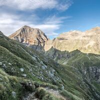 Aufstieg von der Gollinghütte zum Greifenbergsattel - der Hochgolling immer im Blick