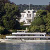 Die Villa Hammerschmidt - Ansicht vom Rhein