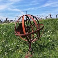 Auch Kunst gibt es unterwegs - natürlich mit Bezug zum Wein
