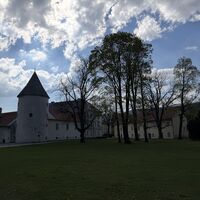 .. hinter dem Schloss Reichenau vorbei