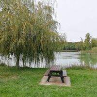 Am Ufer des Sees von Auzerals