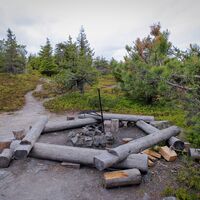 Iivaara Feuerstelle entlang des Iirinki-Wegs, Kuusamo