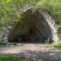 Antonsgrotte kurz vor der Brücke zur Cholerakapelle (wer hier schon einkehrbedürftig ist, kann sich im Gasthaus zur Cholerakapelle daneben stärken)