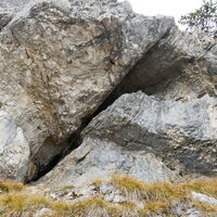eine Höhle?