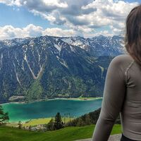 Die Dalfaz Alm bietet einen herrlichen Ausblick auf den Achensee und das Karwendelgebirge.