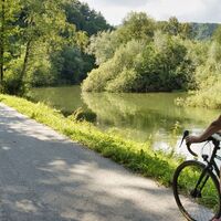 Der Radweg führt entlang der Mürz