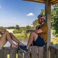Salzbergen-Paar auf Turm an Ems_01-CC-BY-SA-MaximilianSemnsch_EmsRadweg.jpg