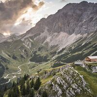 Rotmoosalm beim Sonnenuntergang