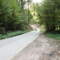 kurzes Stück auf der Auffahrtsstraße hoch