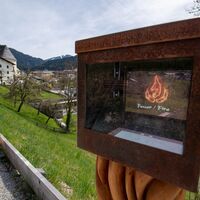 Hildegard von Bingen Rundwanderweg mit Blick auf Kirche