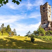 Der Altvaterturm befindet sich direkt an der Strecke der südlichen Schiefergebirgstrophy-Strecke