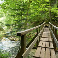 gemütlich gehts über ein paar kleinere Brücken