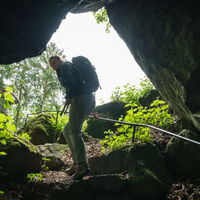 Vulkanpfad, Mühlsteinhöhle
