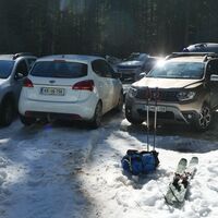 An schönen Winterwochenenden kann der Parkplatz an der Weggabelung unterhalb von Križovec schnell voll sein.