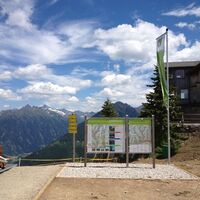 Wanderportal am Gipfel der Hochwurzen