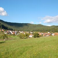 Blick auf Schindhard mit dem Kapellenfelsen