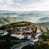 Štanjel, eine der schönsten mittelalterlichen Ortschaften Sloweniens.