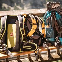 Rucksack an Rucksack auf der Heßhütte