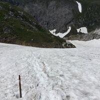 Blick sü Graf Meran Steig - noch schneebedeckt, dahinter  Karlhochkogel