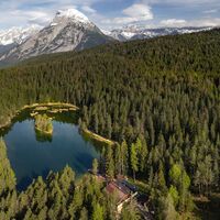 Möserer See im Frühling bei Morgenstimmung - Panorama Drohnenaufnahme See und Möserer Seestube mit Blick zur Hohen Munde.jpg