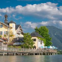 Die Seepromenade in Tegernsee Stadt