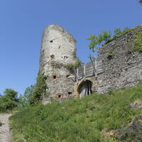 Aufgang zur Burgruine Mägdeberg