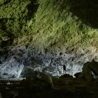 in der gewaltigen Höhle fühlt man sich sehr klein