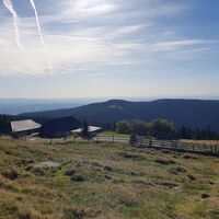 Blick auf die Vorauer Schwaig in St. Lorenzen am Wechsel in der Oststeiermark