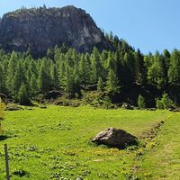 11.8 km Gerade: Klettersteig, Rechts: Wanderweg