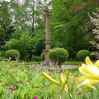 Säule im Blumengarten Bexbach