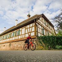 Der Radweg führt direkt vorbei am Kloster Maria Reuthin in Wildberg