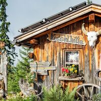 Wettersteinhütte im Sommer - Kuschlhitta.jpg