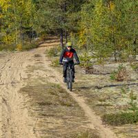 Feiner Sand neben der Eisenbahn