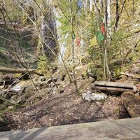 Rastplatz am Fuße des Wasserfalls