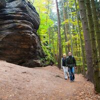 Wanderer auf dem Kirkeler Felsenpfad