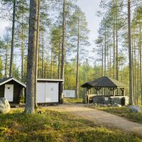 Grillhütte und Toilette auf dem Rastplatz Honkalampi.