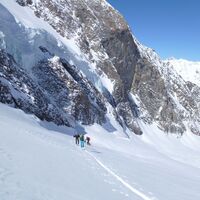 Wir haben nun auf dem Gaisbergferner genügend Abstand von den Sturzbahnen der Eislawinen.