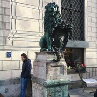 Lion at the entrance of the Residence