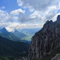 Blick vom Sattel zum Grimming mit Wolkenfahne