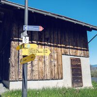 Wegweiser auf dem Plateau de Vérossaz