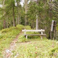 Bank mit Aussicht und Gedichten