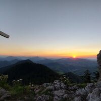 Lindaumauer - Sonnenuntergang mit Gipfelkreuz