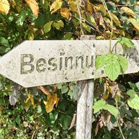 Wir wandern entlang des Besinnungsweges