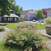 Hauptplatz mit Terrassencafe MoKa