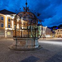 Brucker Hauptplatz bei Nacht