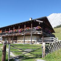 Die Koppalm vor dem Hochkönigmassiv.