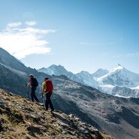 Wanderer im Val d'Anniviers.