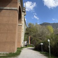 .. gehts hier Richtung Bahnhof weiter, am 'Vinodukt' vorbei (ein Wein- und Eventlokal innerhalb des Viadukts)