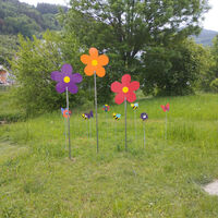 Dekoblumen am Wegesrand