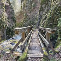 ... verengt sich zu einer engen Klamm